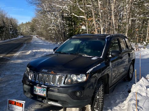 Used 2014 Jeep Compass Latitude image 1