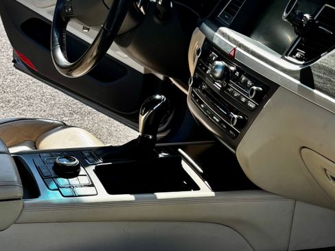 Used 2015 Hyundai Genesis 5.0 w/ Option Group 05 image 8