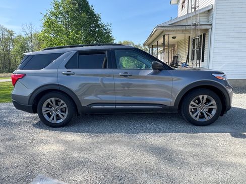 Used 2021 Ford Explorer XLT w/ Equipment Group 202A RWD image 5