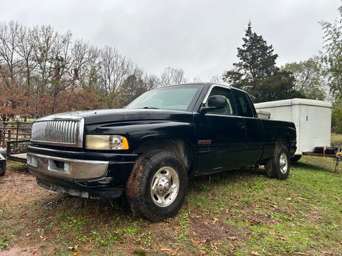 Used 2001 Dodge Ram 2500 Truck 2WD Quad Cab image 2
