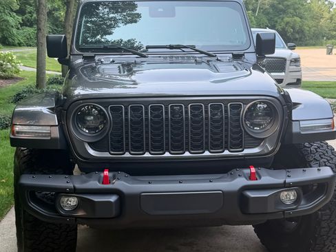 Used 2025 Jeep Wrangler Unlimited Rubicon AWD/4WD image 5