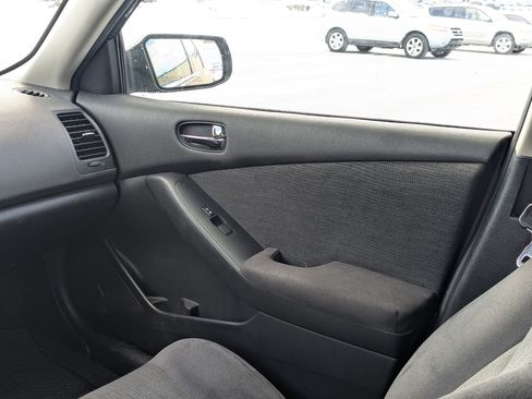 Used 2011 Nissan Altima 2.5 S w/ Special Edition Pkg image 16