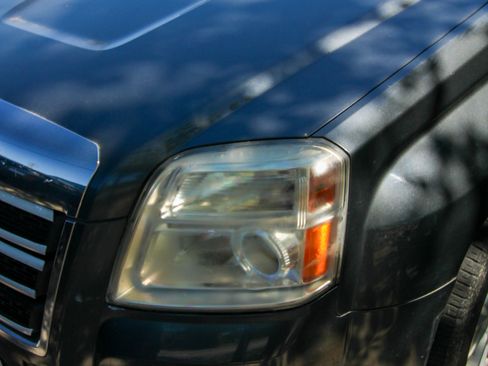 Used 2010 GMC Terrain SLE AWD/4WD image 4