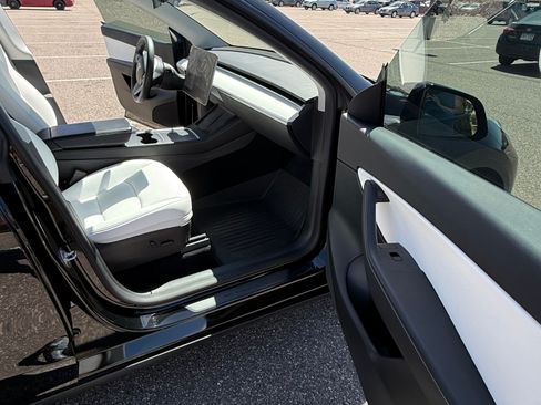 Used 2021 Tesla Model Y Performance image 11