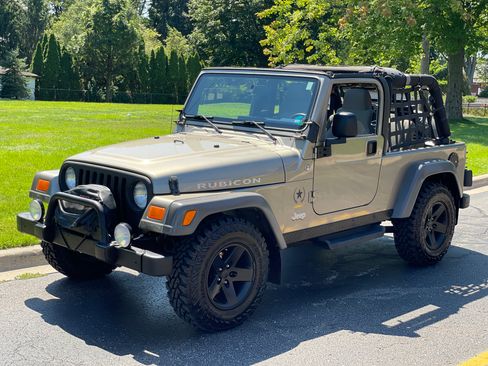 Used 2005 Jeep Wrangler Unlimited Rubicon w/ Sahara Edition Group image 6