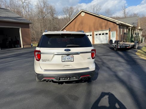 Used 2018 Ford Explorer Platinum image 6
