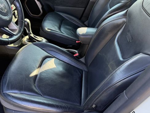 Used 2016 Jeep Renegade Limited image 8