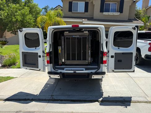 Used 2015 Nissan NV 3500 SL w/ Technology Package RWD image 5