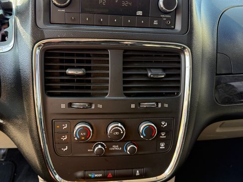 Used 2016 Dodge Grand Caravan SE w/ Quick Order Package 29E SE image 17