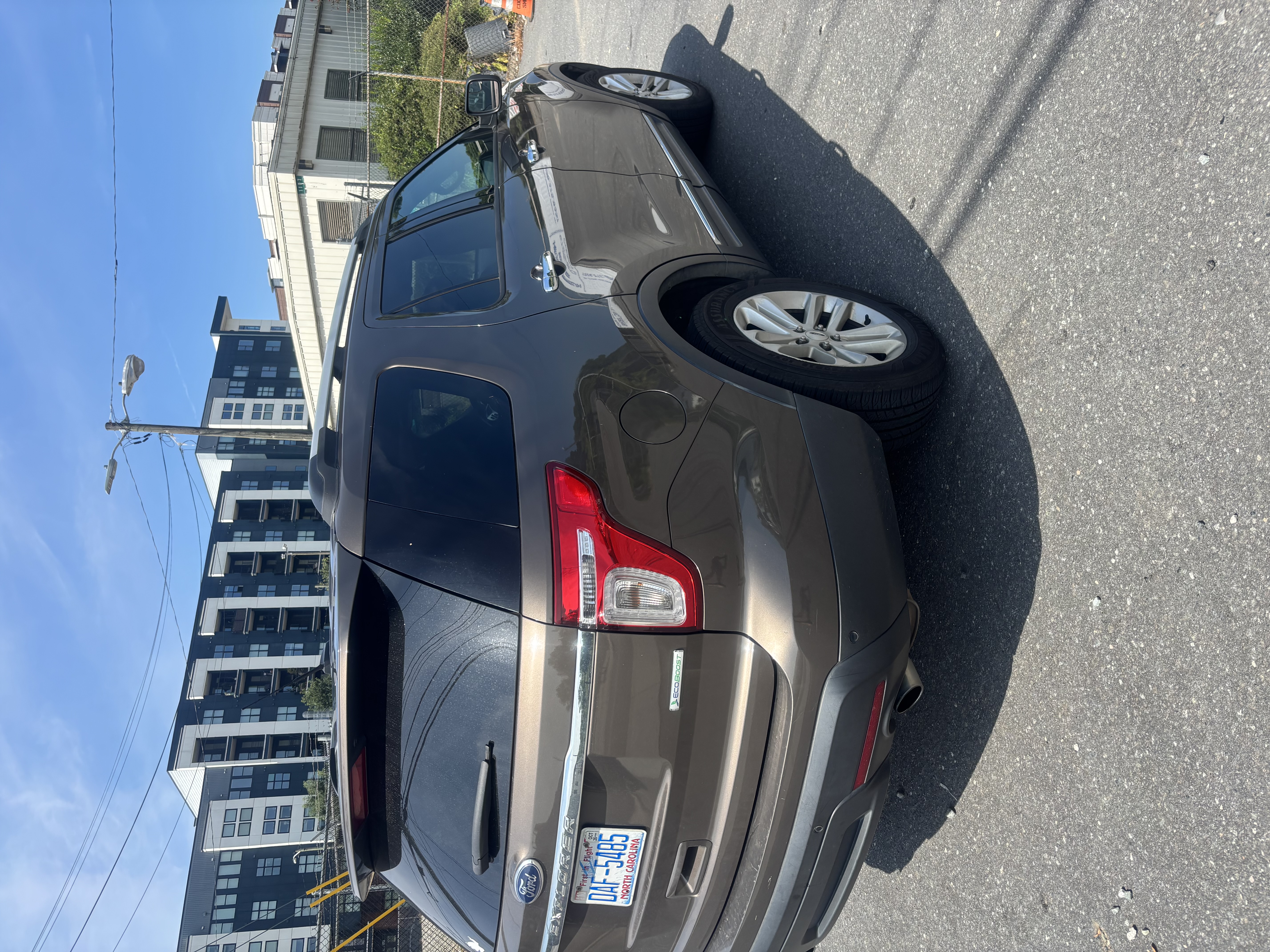 Used 2015 Ford Explorer XLT FWD image 4
