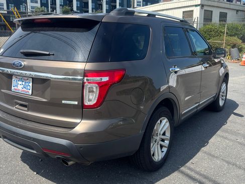 Used 2015 Ford Explorer XLT FWD image 4