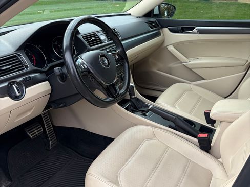 Used 2017 Volkswagen Passat 1.8T R-Line image 13