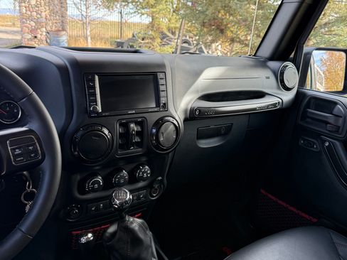 Used 2018 Jeep Wrangler Unlimited Rubicon image 10