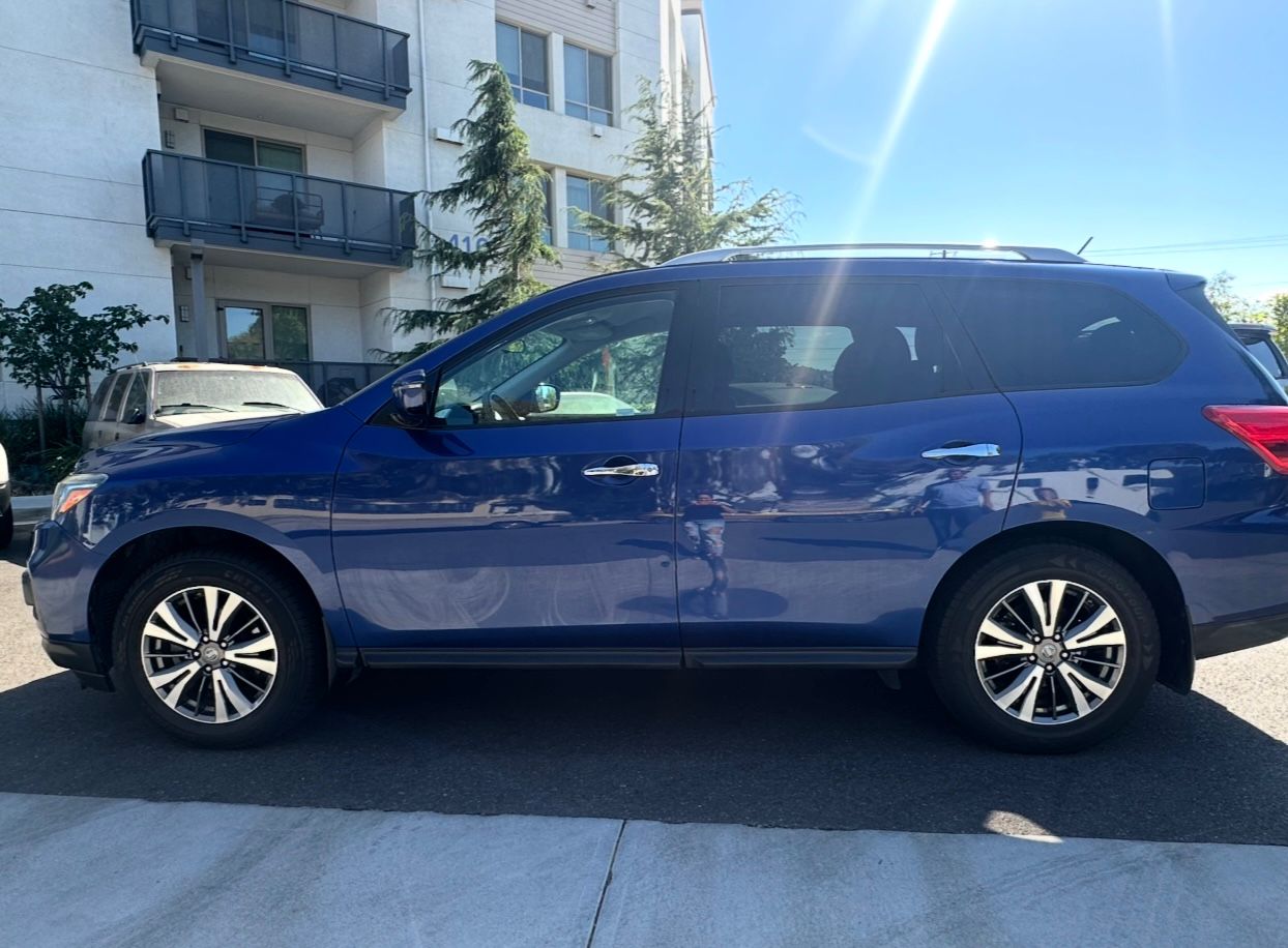 Used 2017 Nissan Pathfinder S FWD image 8
