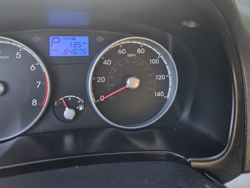 Used 2010 Hyundai Accent GLS image 5