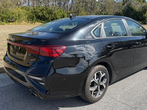 Used 2021 Kia Forte LXS image 2