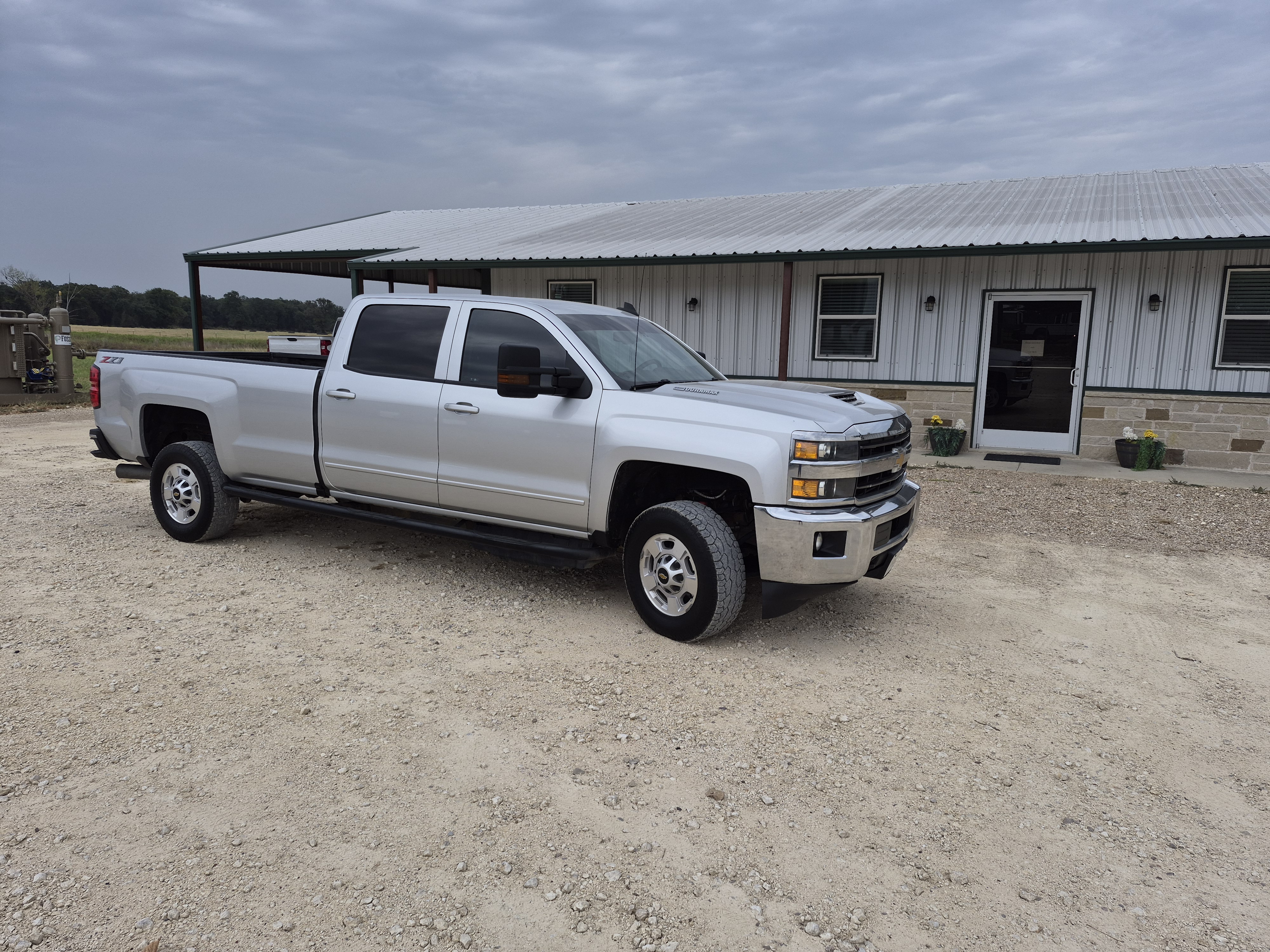 Used 2018 Chevrolet Silverado 2500 LT w/ Z71 Package, Off-Road AWD/4WD image 2
