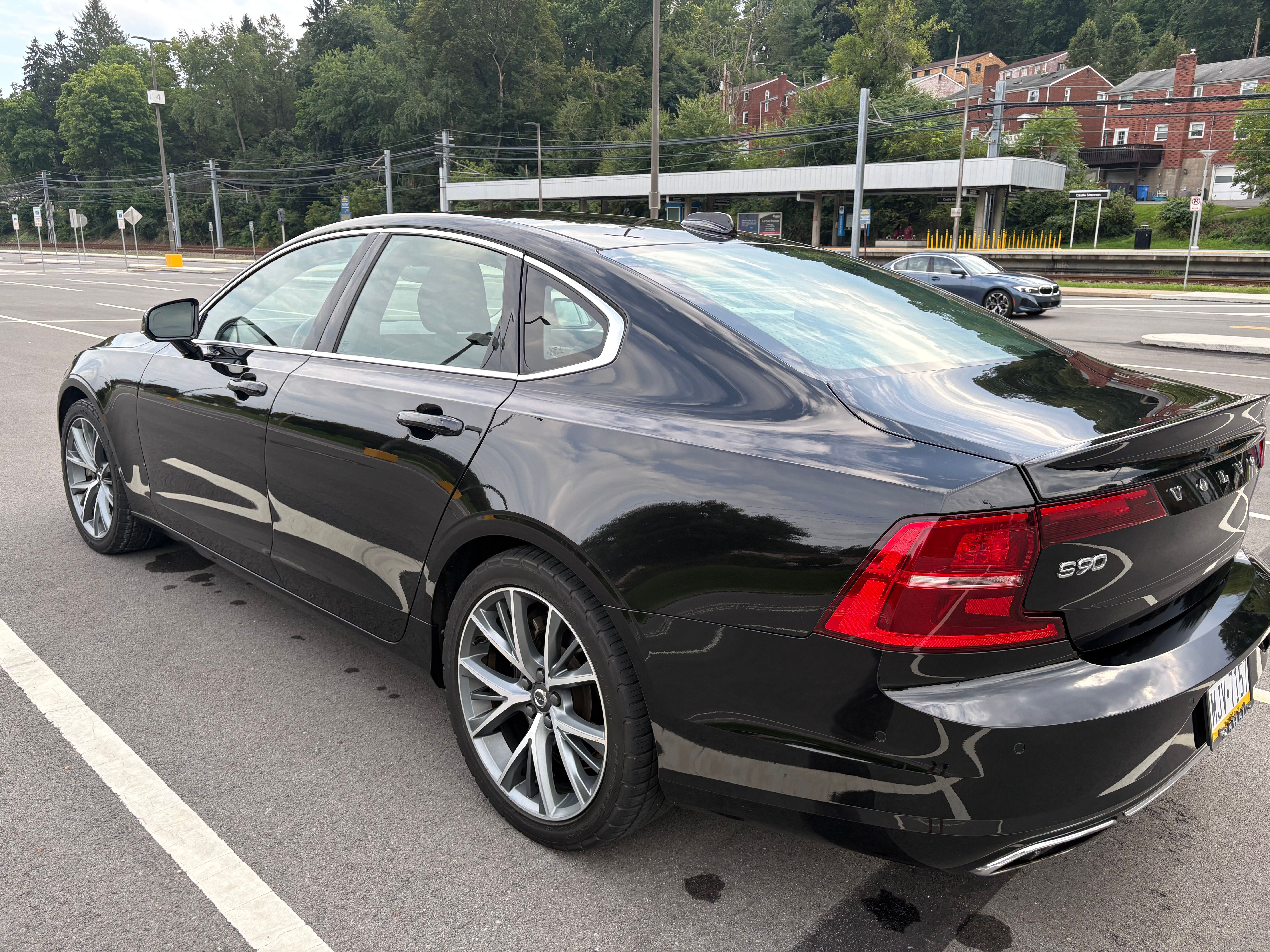 Used 2017 Volvo S90 T6 Momentum w/ Vision Package AWD/4WD image 4