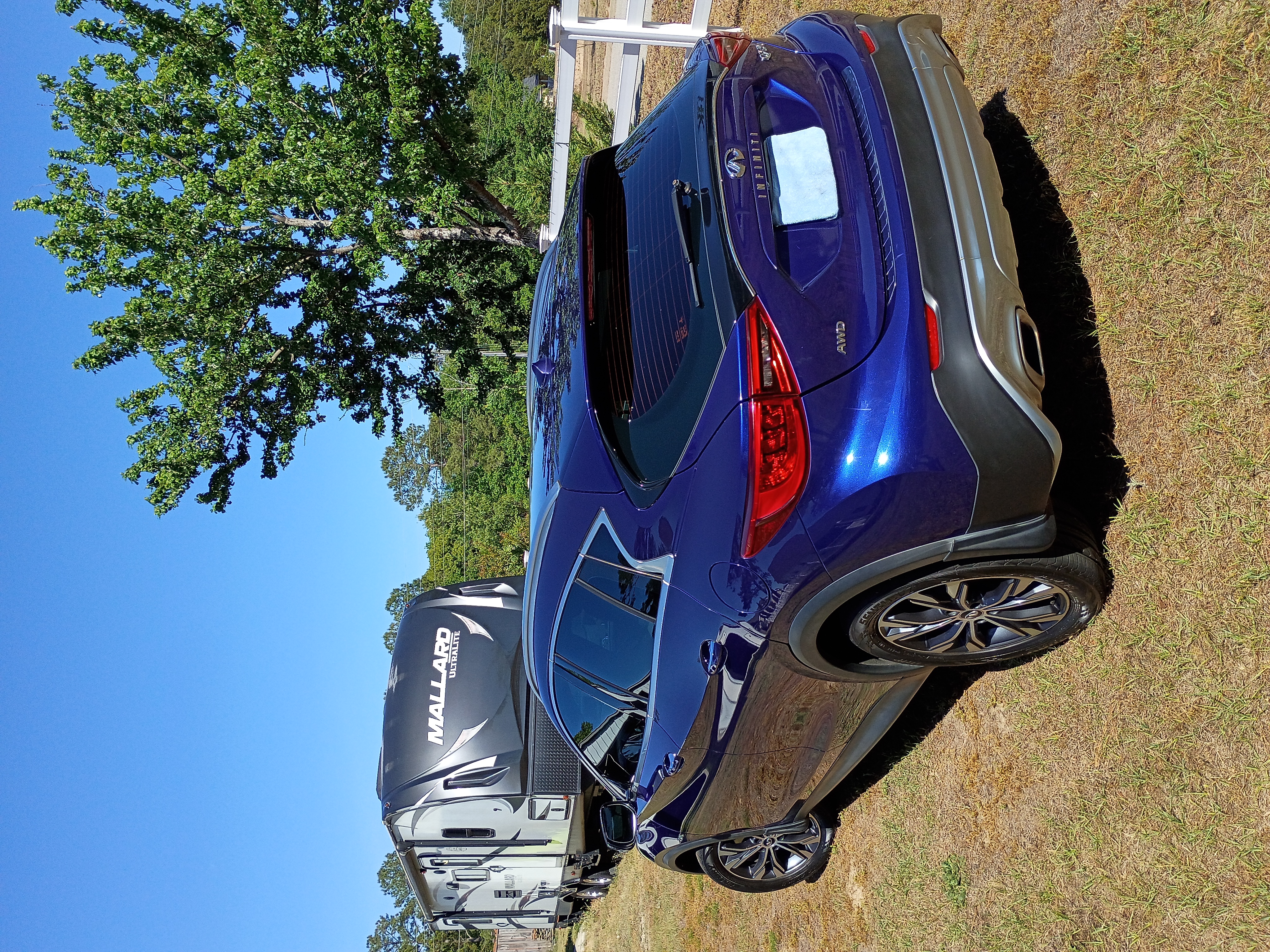 Used 2017 INFINITI QX30 Premium w/ Cargo Package AWD/4WD image 5