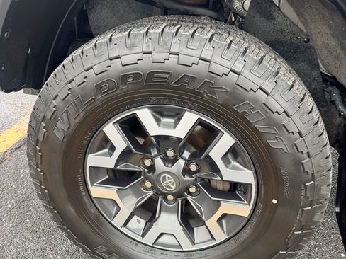 Used 2021 Toyota Tacoma TRD Off-Road image 15