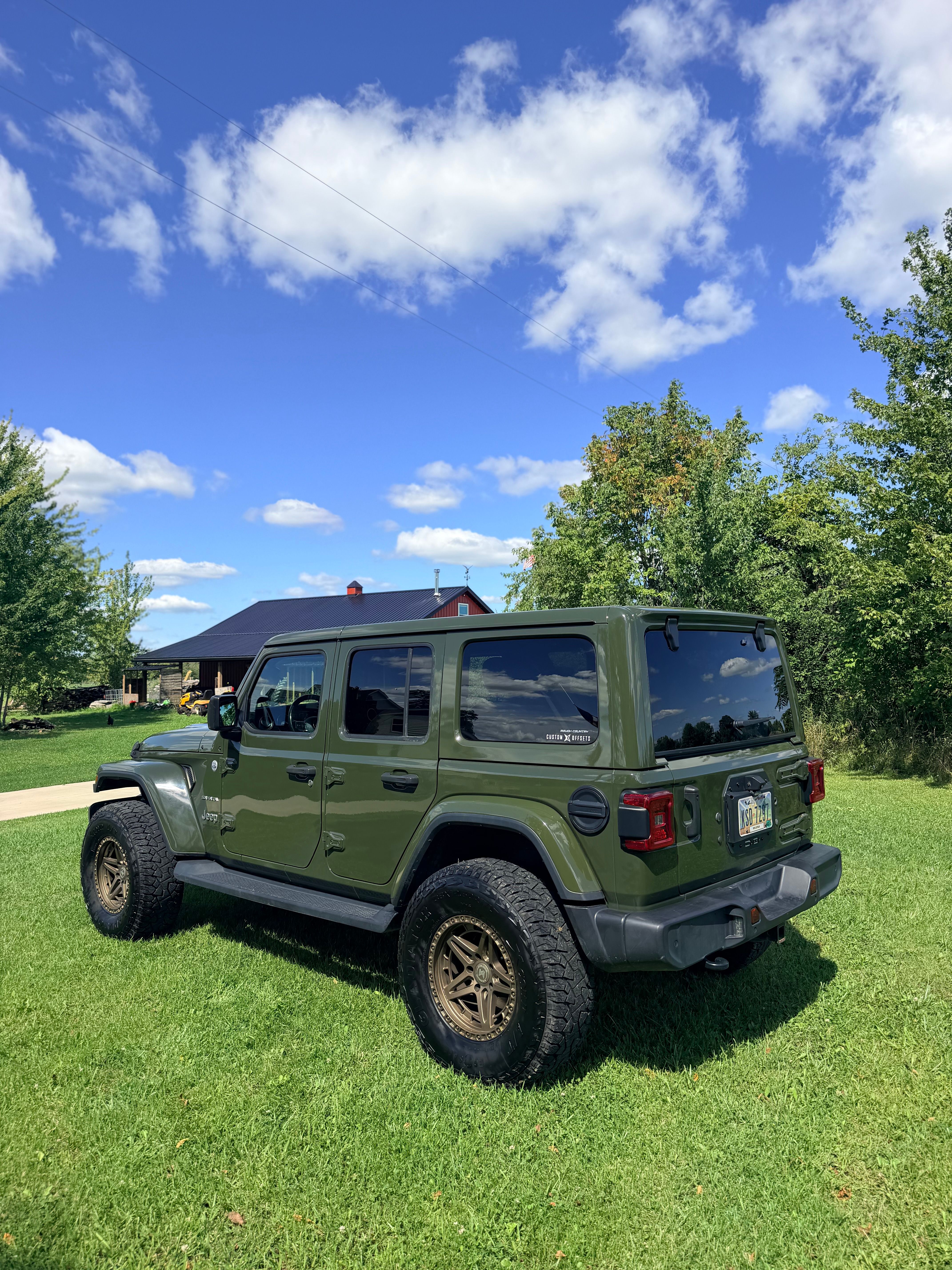 Used 2021 Jeep Wrangler Unlimited Sahara w/ Uconnect 4C Nav & Sound Group AWD/4WD image 14