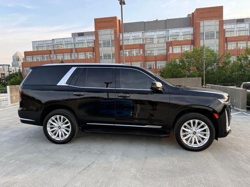 Used 2024 Cadillac Escalade Luxury w/ LPO, Floor Liner Package AWD/4WD image 8