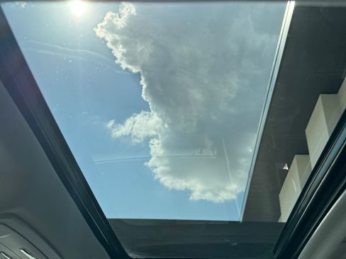 Used 2018 Chevrolet Suburban Premier image 22