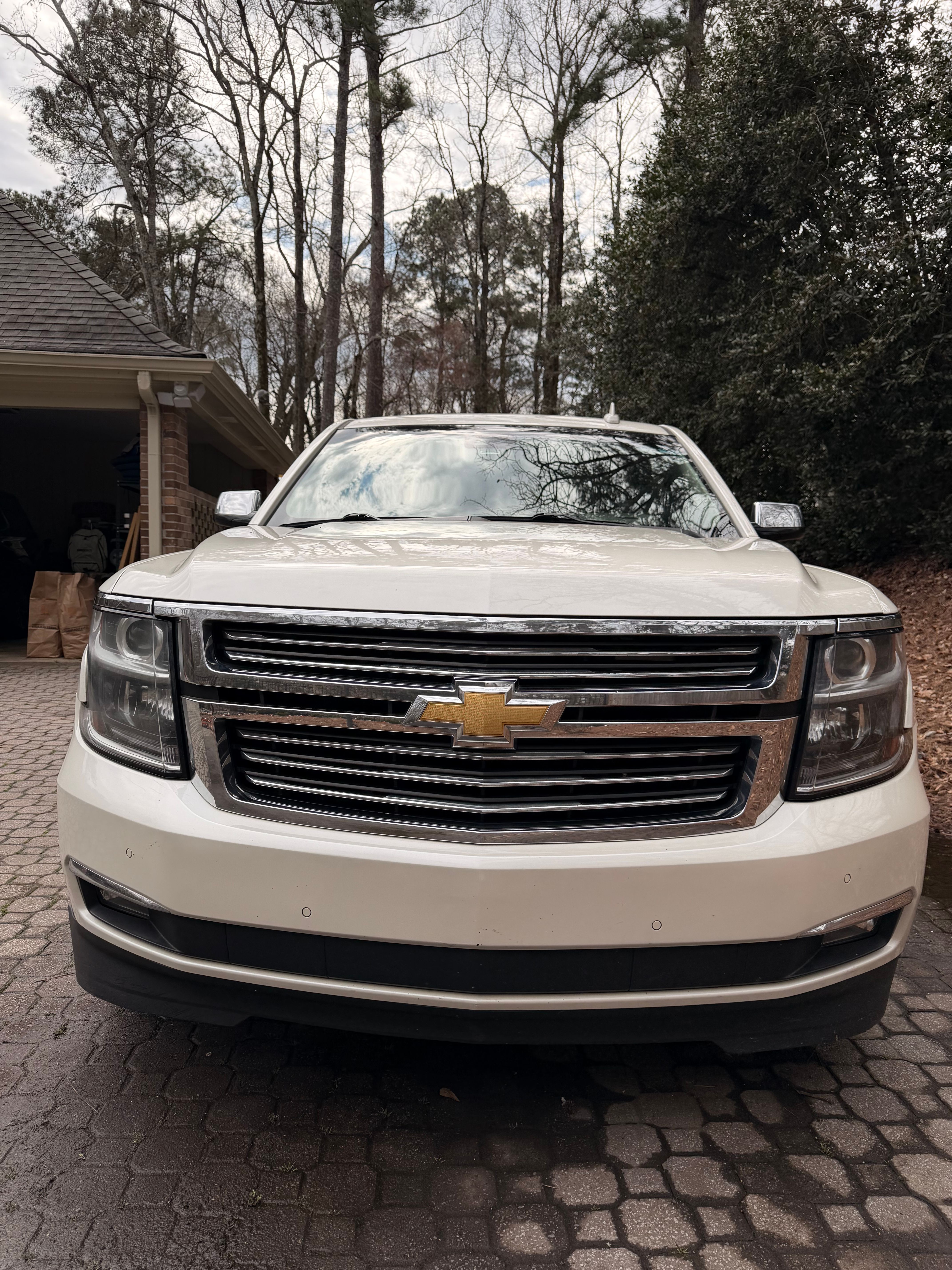 Used 2015 Chevrolet Suburban LTZ RWD image 2