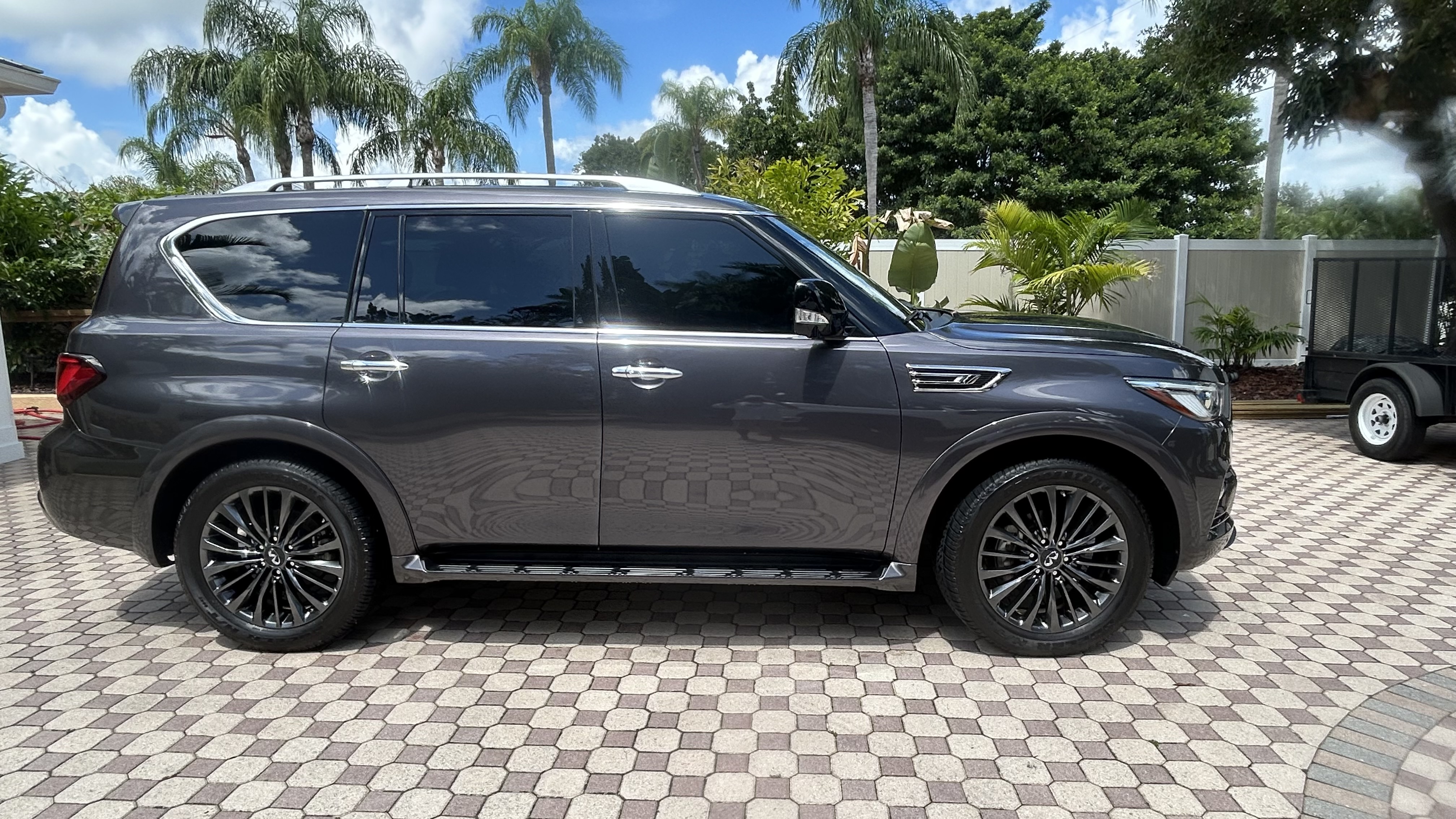 Used 2023 INFINITI QX80 Premium Select w/ Cargo Package AWD/4WD image 1