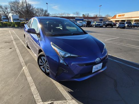 Used 2017 Toyota Prius Three Touring image 16