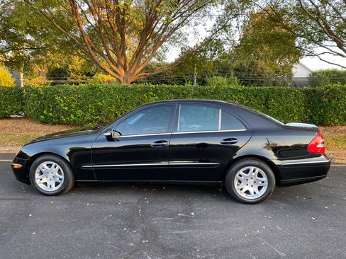 Used 2006 Mercedes-Benz E 350 4MATIC Sedan image 1