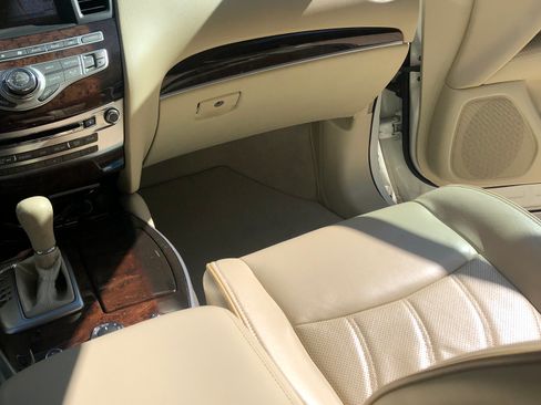 Used 2013 INFINITI JX35 35 Sport Utility 4D w/ Premium Pkg image 12