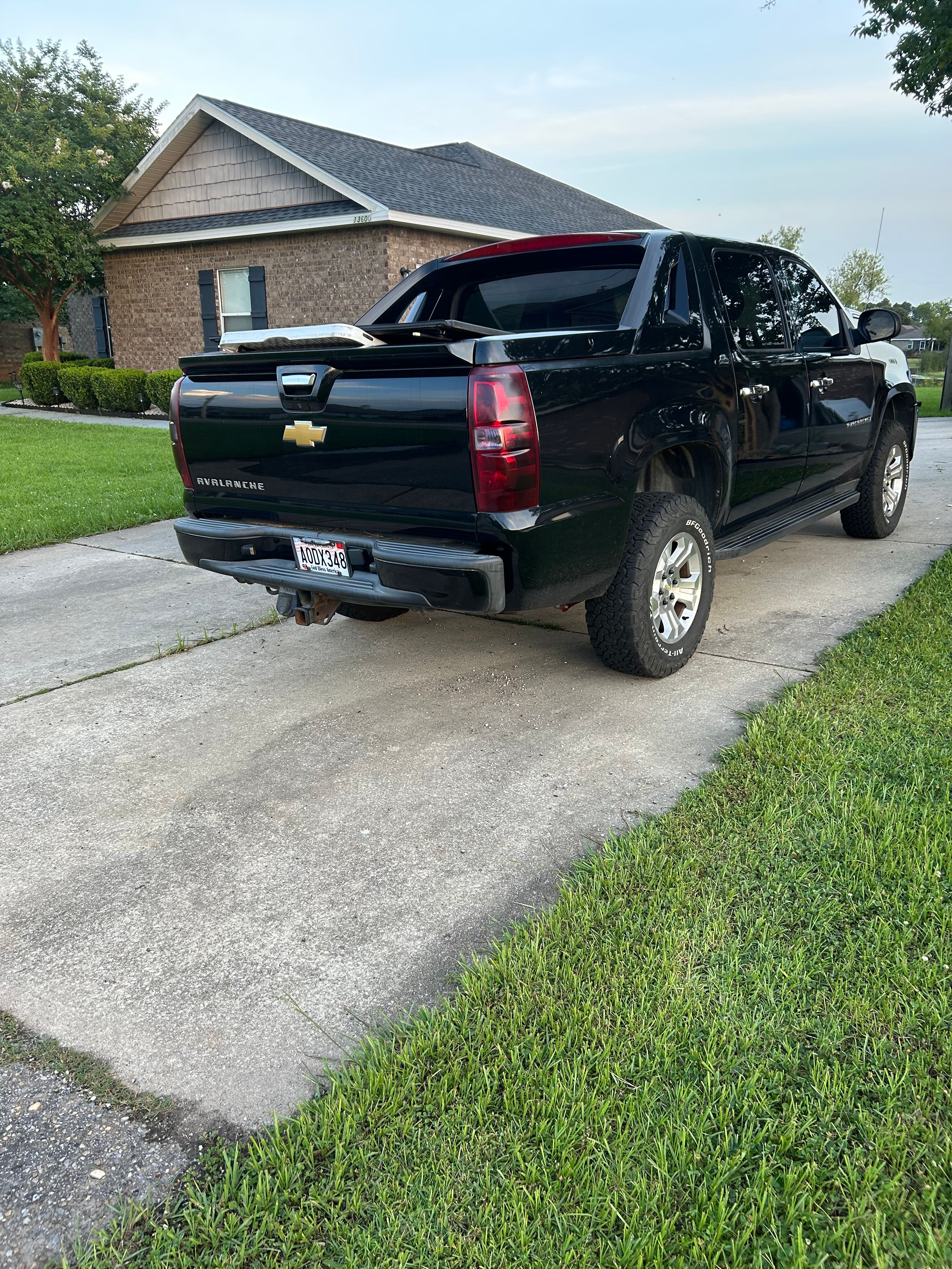 Used 2009 Chevrolet Avalanche LS AWD/4WD image 6