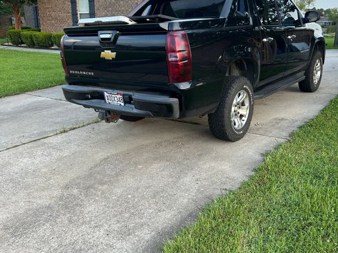 Used 2009 Chevrolet Avalanche LS AWD/4WD image 6