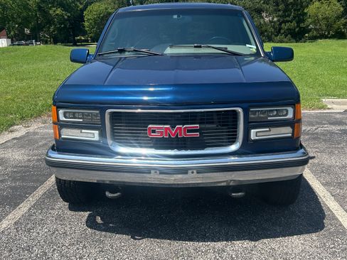 Used 1996 GMC Suburban 2500 AWD/4WD image 2