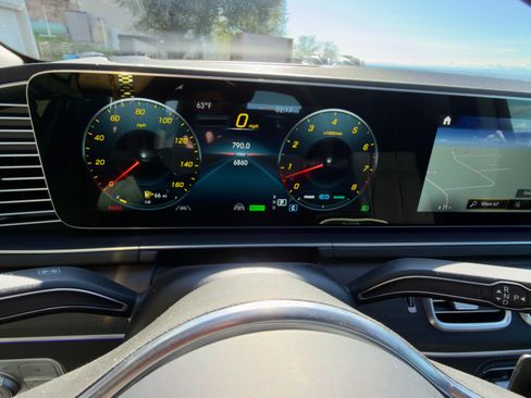 Used 2023 Mercedes-Benz Maybach GLS 600 4MATIC image 13