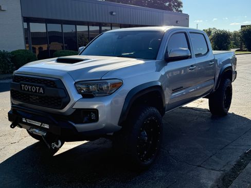 Used 2019 Toyota Tacoma TRD Off-Road image 13
