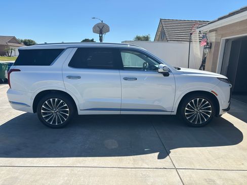 Used 2023 Hyundai Palisade Calligraphy FWD image 4