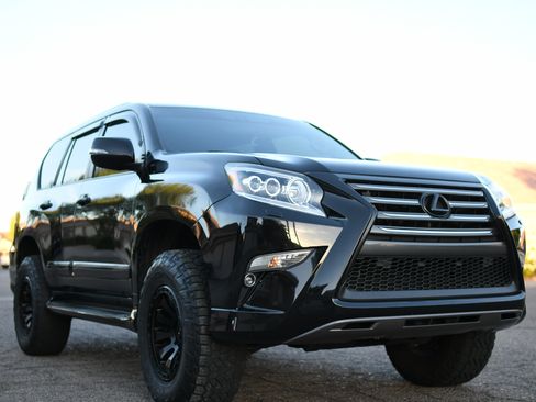 Used 2017 Lexus GX 460 AWD/4WD image 4
