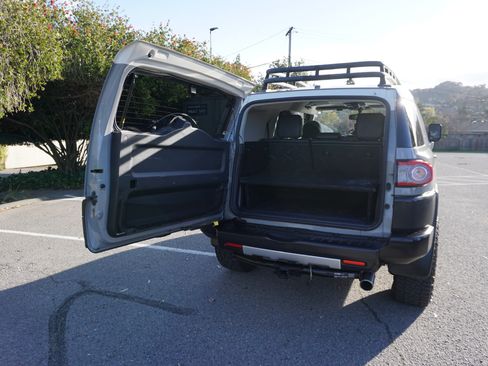 Used 2014 Toyota FJ Cruiser 4WD w/ Convenience Package image 20