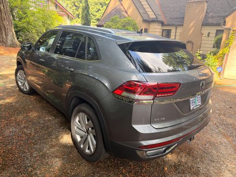 Used 2020 Volkswagen Atlas Cross Sport SE AWD/4WD image 6