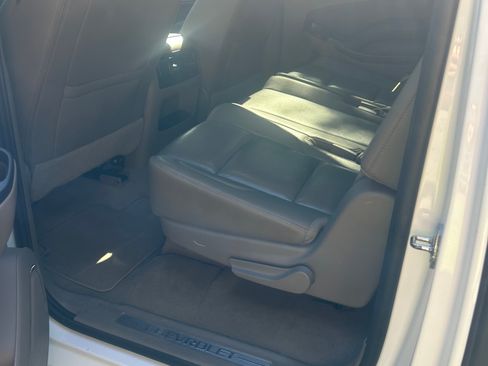Used 2019 Chevrolet Suburban LT RWD image 11