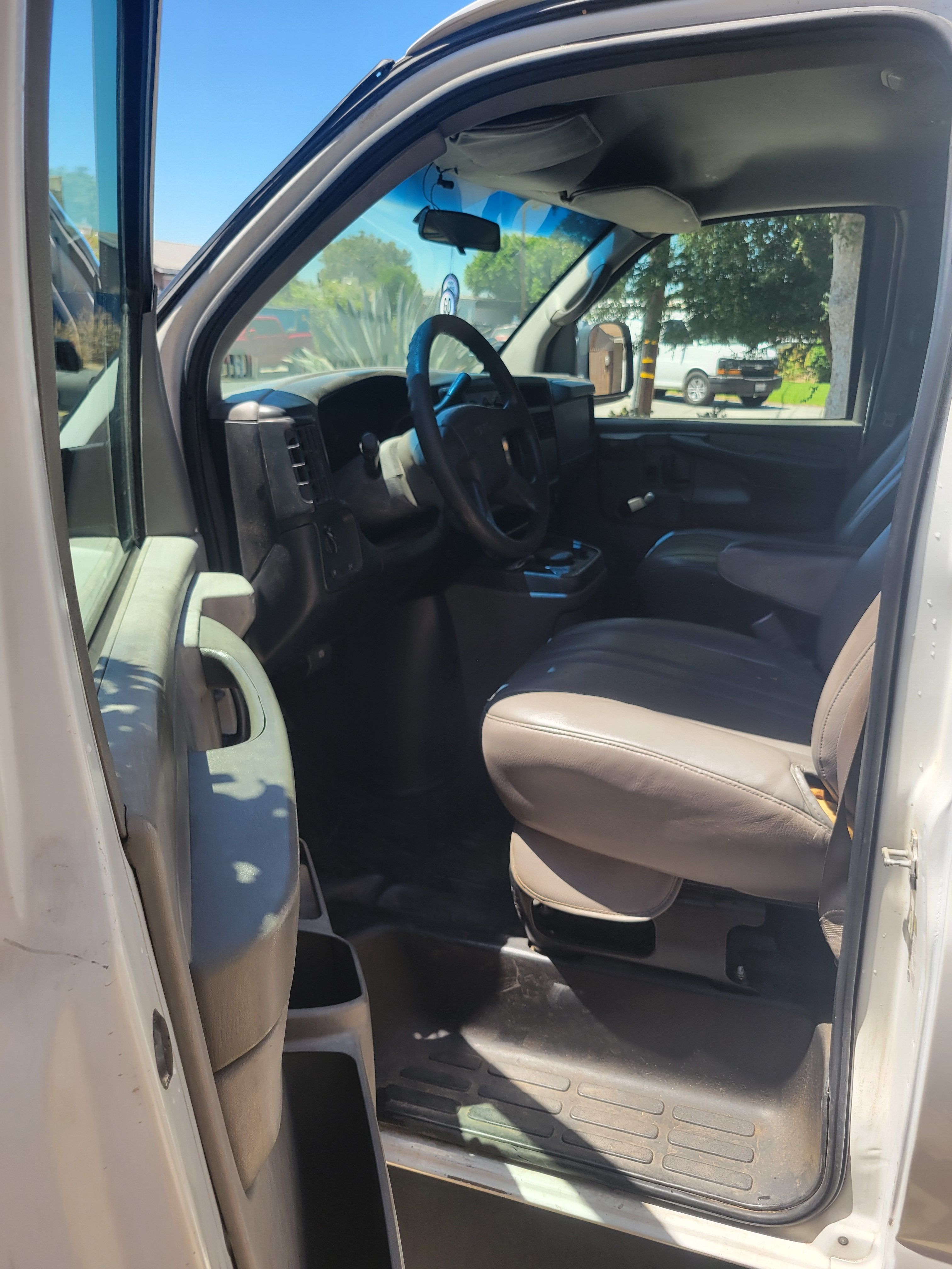 Used 2006 GMC Savana 2500 RWD image 10