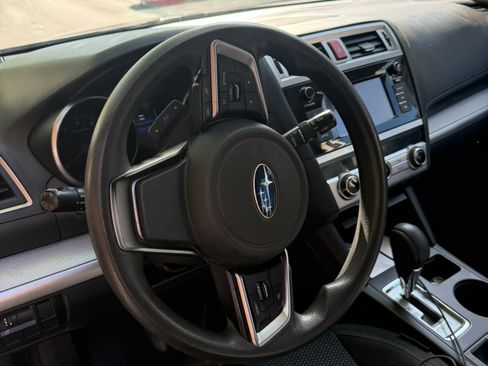 Used 2018 Subaru Outback 2.5i image 2