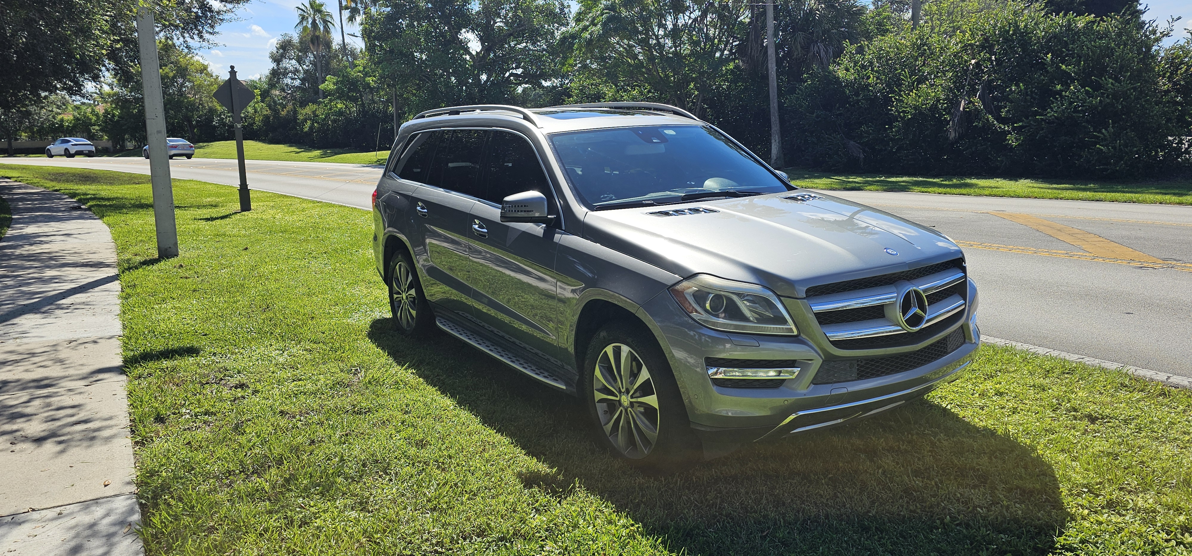 Used 2014 Mercedes-Benz GL 450 4MATIC image 2