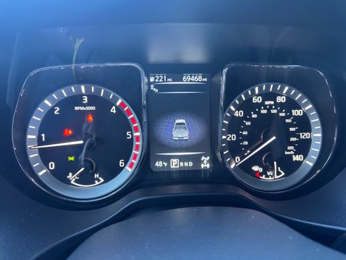 Used 2018 Nissan Titan SV w/ SV Convenience Package image 12