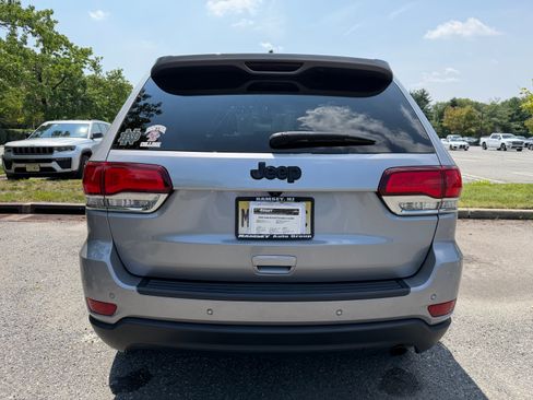 Used 2020 Jeep Grand Cherokee Laredo AWD/4WD image 5