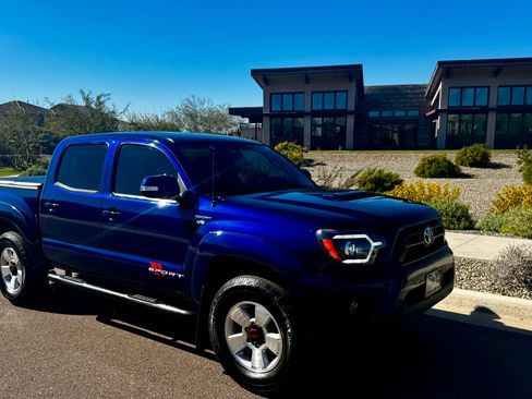 Used 2014 Toyota Tacoma PreRunner image 1