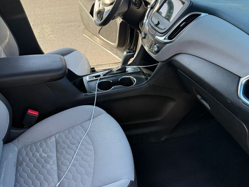 Used 2019 Chevrolet Equinox LS FWD image 18