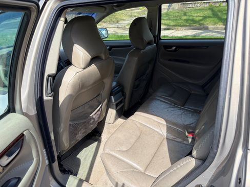 Used 2002 Volvo V70 Cross Country AWD/4WD image 8